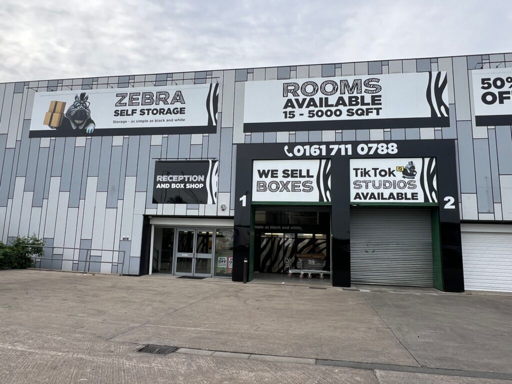 Self storage units in Oldham Manchester with secure and flexible storage options